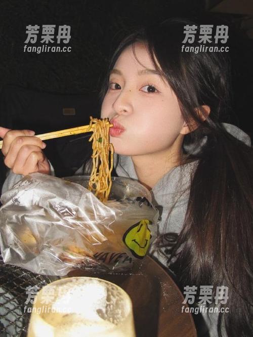 91黑料网 “91黑料网”的入口就像生活的调味料,点进去再也不想出来,各种维度的信息刺激感官。