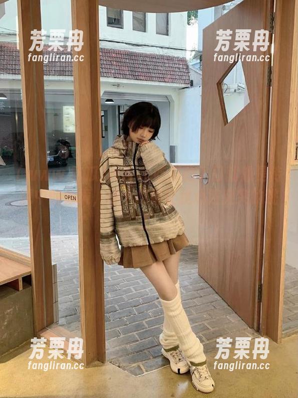 www.吃瓜 www.吃瓜的入口就像是传说中的仙境,每个瓜都让我心脏突突的跳!