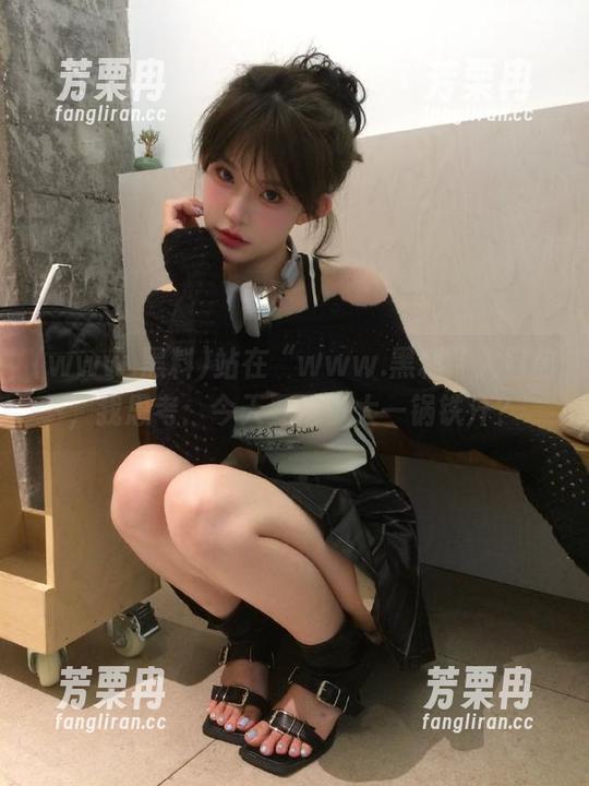 www.黑料 站在“www.黑料”入口前,我思考:今天要挖多大一锅铁汁?