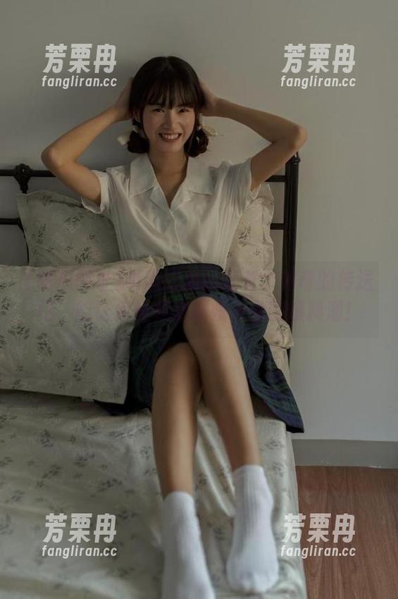 听说吃瓜网址有个神奇的传送门，能让你轻松穿越娱乐圈的爆料潮！