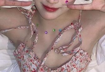 吃瓜论坛的导航，像极了我高中物理，诡异而凌乱。
