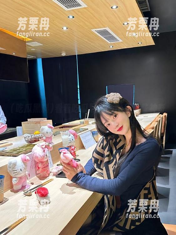 吃瓜黑料 看着吃瓜黑料app里那些神奇评论,感觉我也变成小八卦