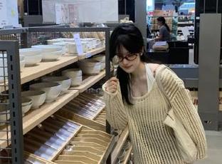 “万里长征正能量黑料”网页版网址能帮我找点新鲜刺激吗？