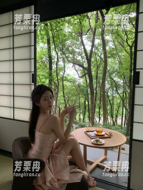 当你在观看“网曝吃瓜”的时候，心情是“在下吃瓜，撑得不错”。