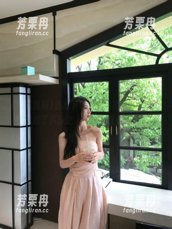 网曝黑料 当我下载“网曝黑料”,感觉自己成了八卦达人,心里怪美滋滋的。