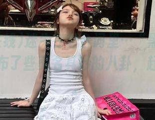 迷失在潜台词里…“黑料在线”又发布了些莫名其妙的八卦，赶紧看看。
