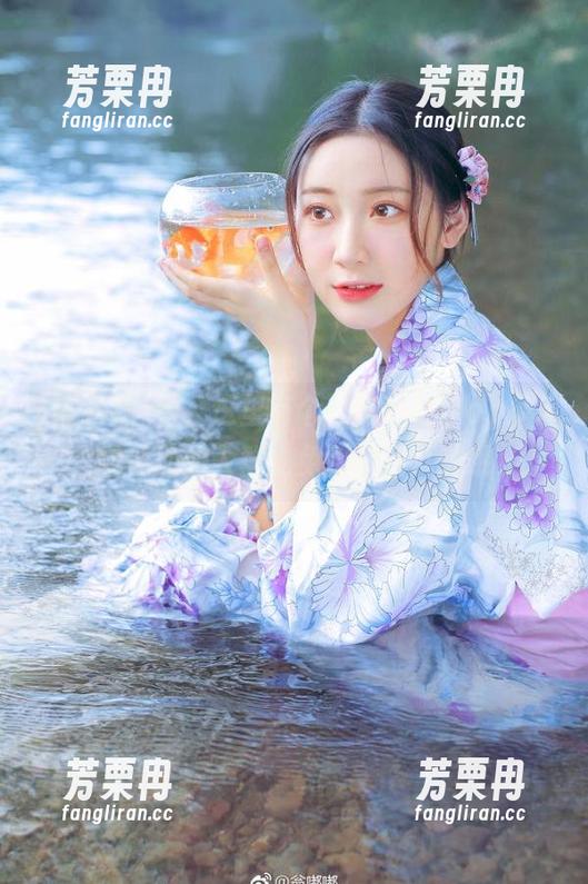 黑料社 看,这里有个“黑料社”app,随便加你入群,免费获取八卦哦