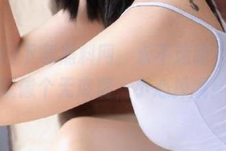 下载黑料网，永不迷路？但风险就像个无底洞，小心掉哦！