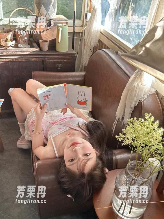 黑料网 翻到黑料网首页,果然新鲜出炉的都有点劲儿!